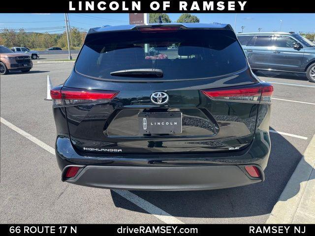 used 2020 Toyota Highlander car, priced at $28,399