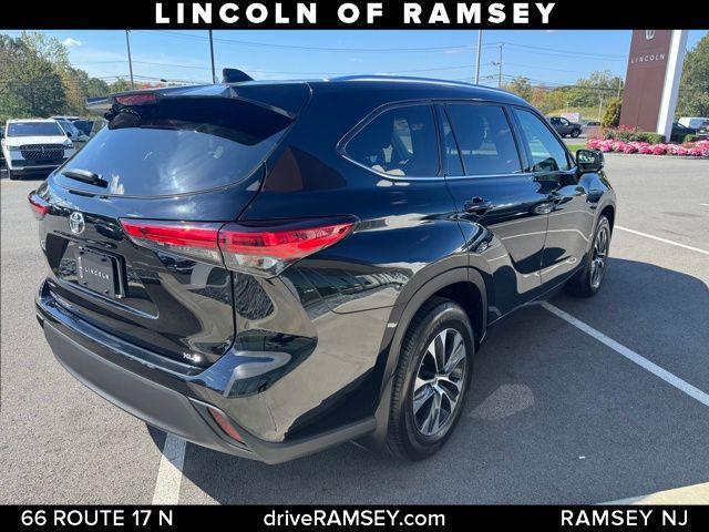 used 2020 Toyota Highlander car, priced at $28,399