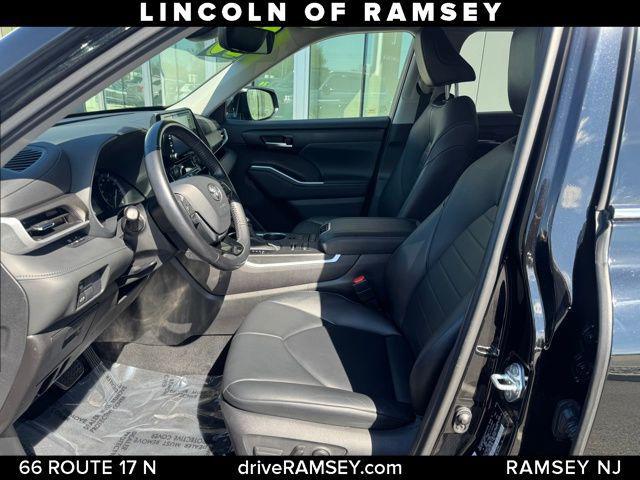 used 2020 Toyota Highlander car, priced at $28,399