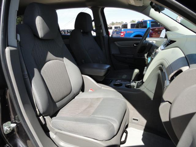 used 2015 Chevrolet Traverse car, priced at $12,995
