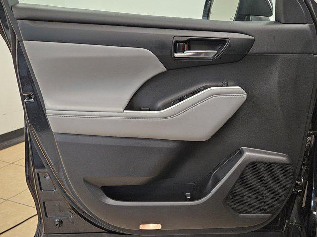 used 2022 Toyota Highlander car, priced at $38,488