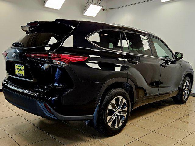 used 2022 Toyota Highlander car, priced at $38,488