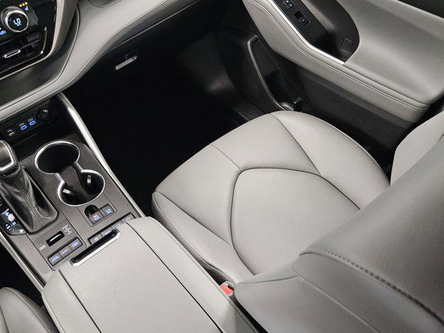 used 2022 Toyota Highlander car, priced at $38,488