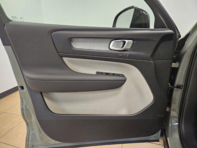 new 2025 Volvo XC40 car, priced at $48,335