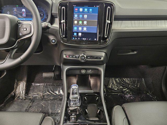 new 2025 Volvo XC40 car, priced at $52,545