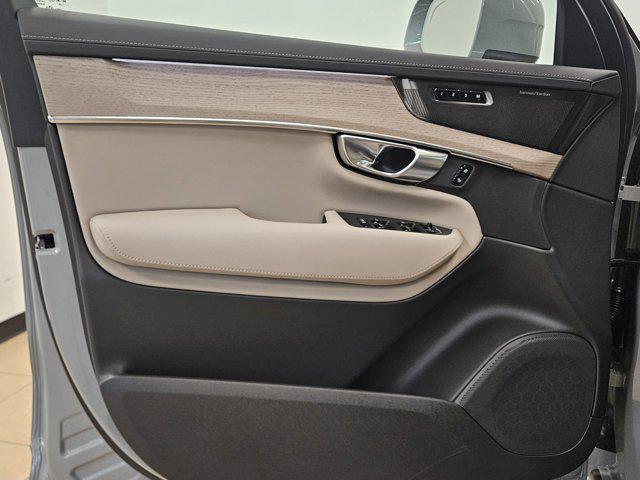 new 2025 Volvo XC90 Plug-In Hybrid car, priced at $78,805