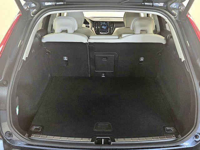 new 2025 Volvo XC60 car, priced at $55,360