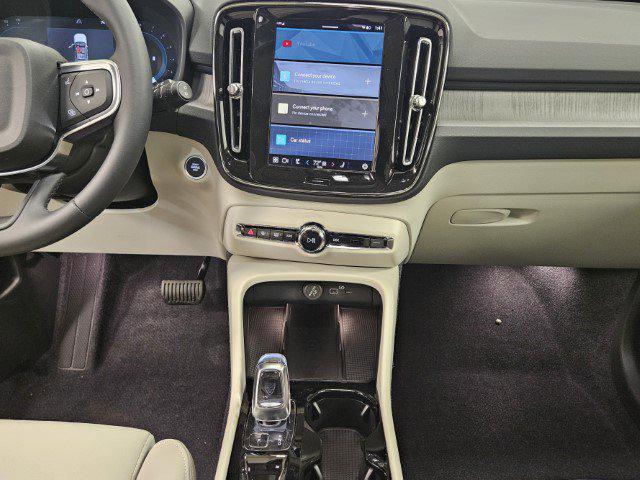 new 2025 Volvo XC40 car, priced at $51,145