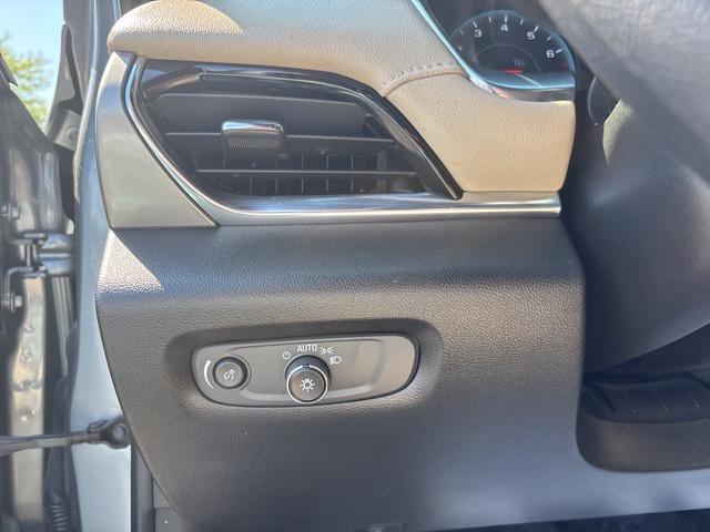 used 2023 Chevrolet Traverse car, priced at $24,807
