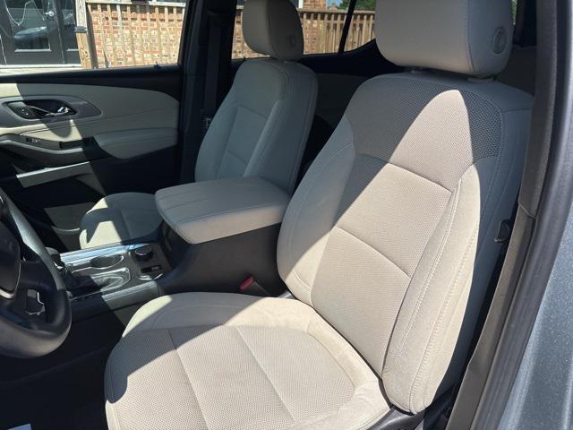 used 2023 Chevrolet Traverse car, priced at $24,807