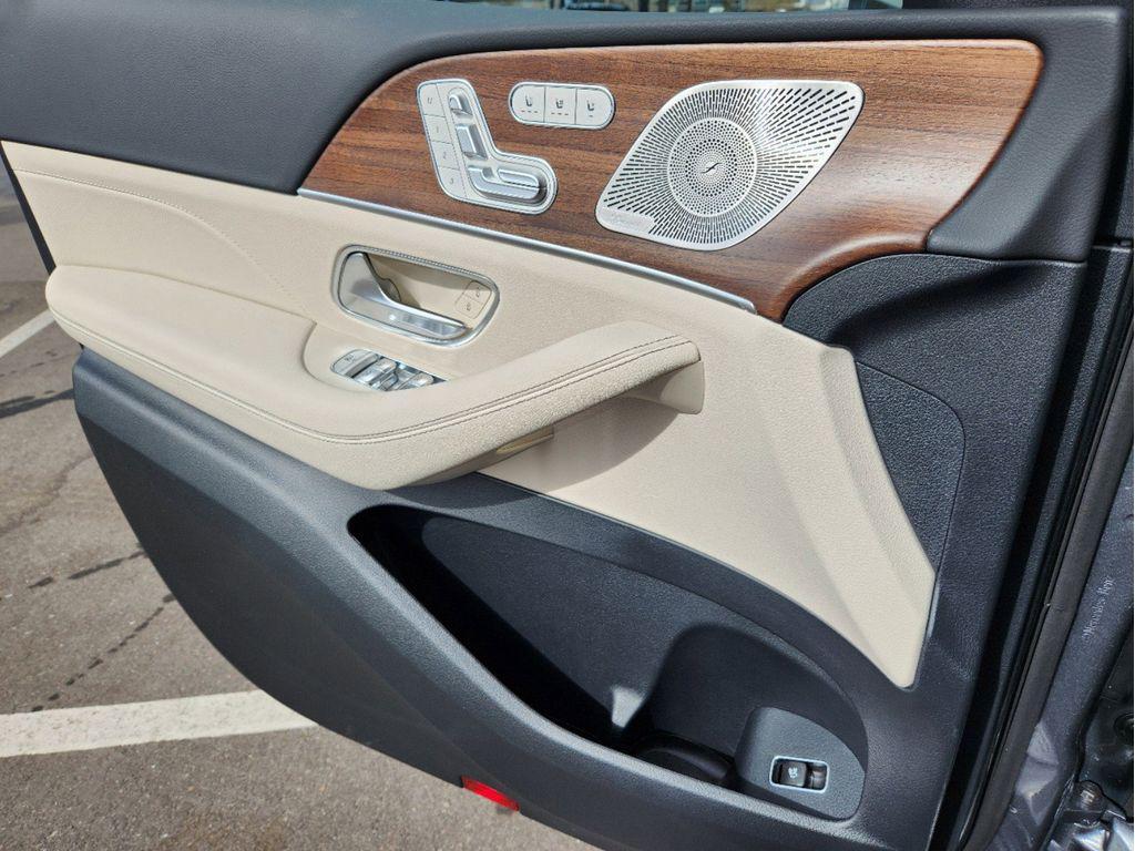 new 2025 Mercedes-Benz GLE 450 car, priced at $85,722