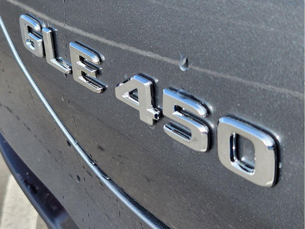 new 2025 Mercedes-Benz GLE 450 car, priced at $85,722