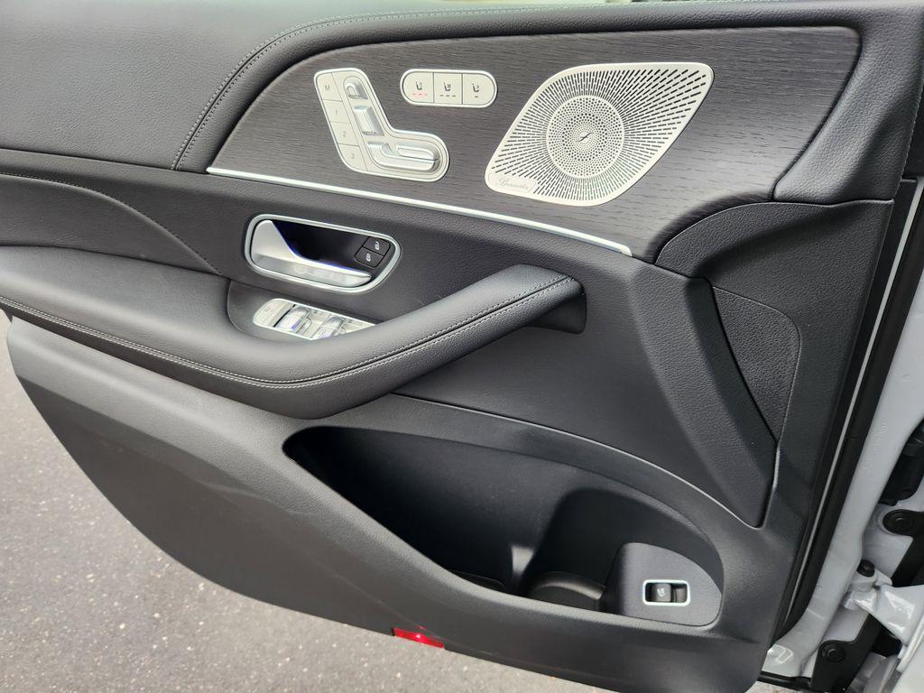 new 2025 Mercedes-Benz GLS 450 car, priced at $100,144