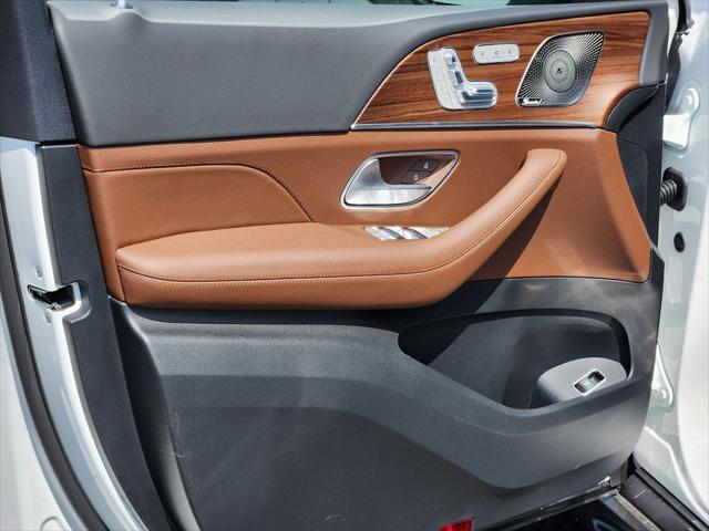 new 2025 Mercedes-Benz GLS 450 car, priced at $100,714