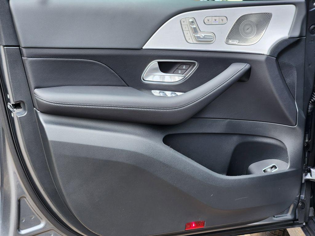 new 2026 Mercedes-Benz GLE 450 car, priced at $83,919