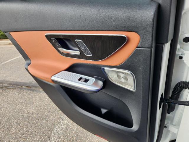 new 2025 Mercedes-Benz GLC 300 car, priced at $58,599