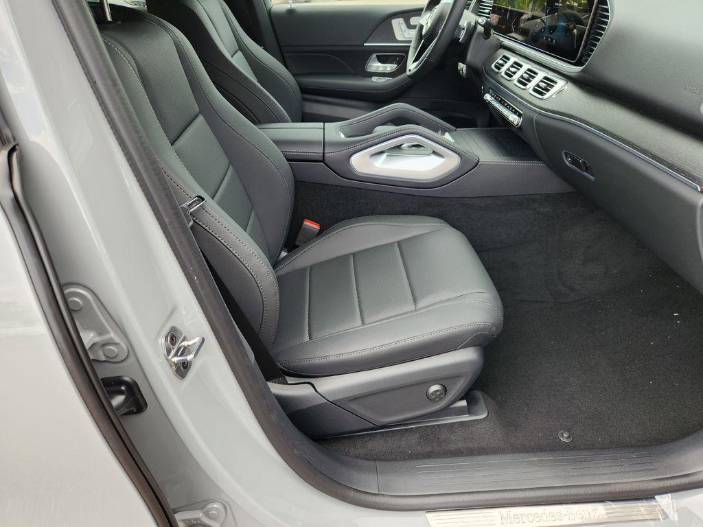 new 2025 Mercedes-Benz GLE 450 car, priced at $84,564