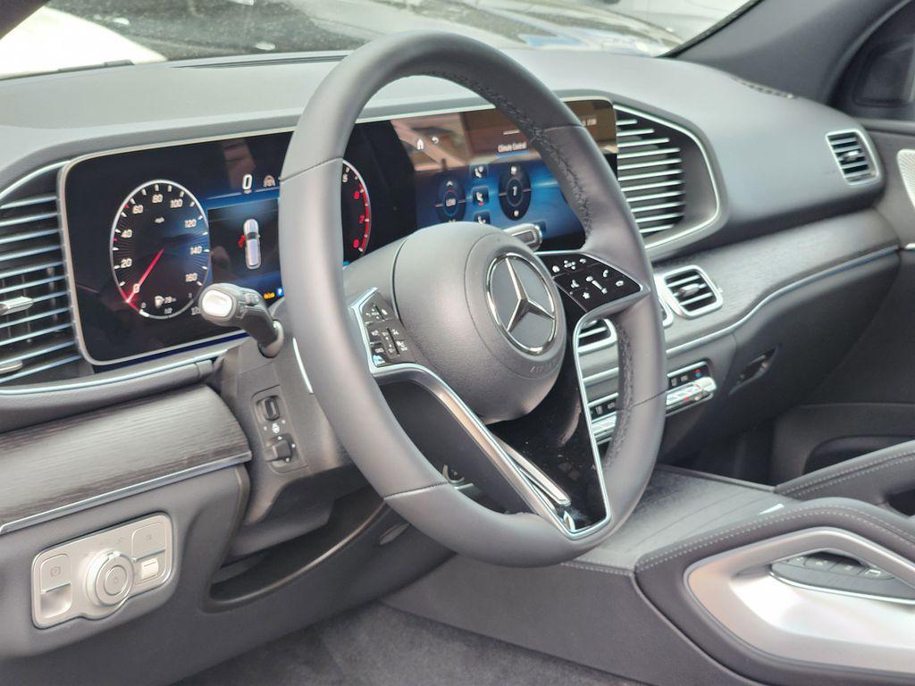 new 2025 Mercedes-Benz GLE 450 car, priced at $84,564