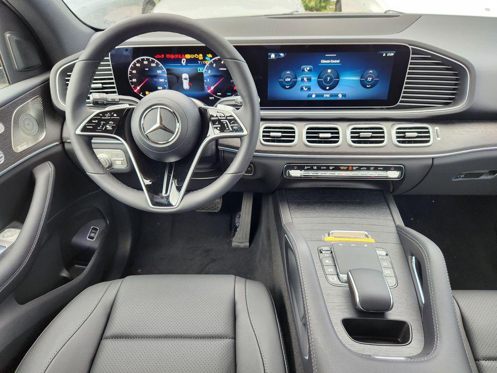 new 2025 Mercedes-Benz GLE 450 car, priced at $84,564