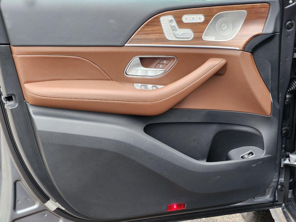 new 2025 Mercedes-Benz GLE 450 car, priced at $84,734