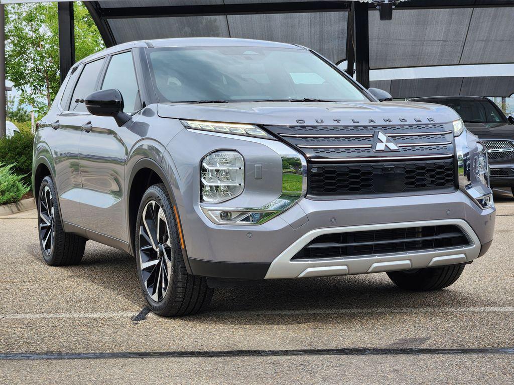 used 2022 Mitsubishi Outlander car, priced at $23,900
