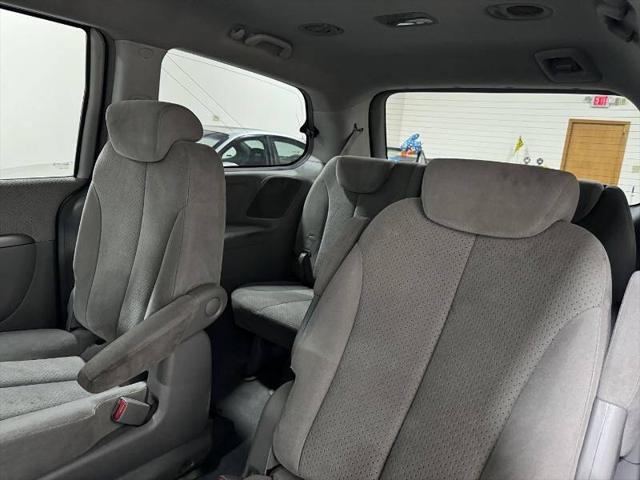 used 2007 Hyundai Entourage car, priced at $4,995