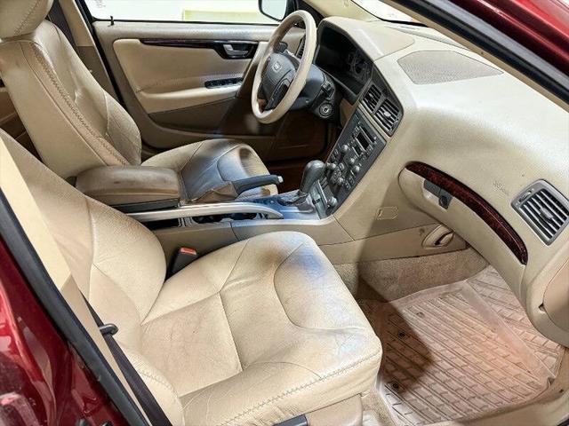 used 2002 Volvo V70 car, priced at $3,995