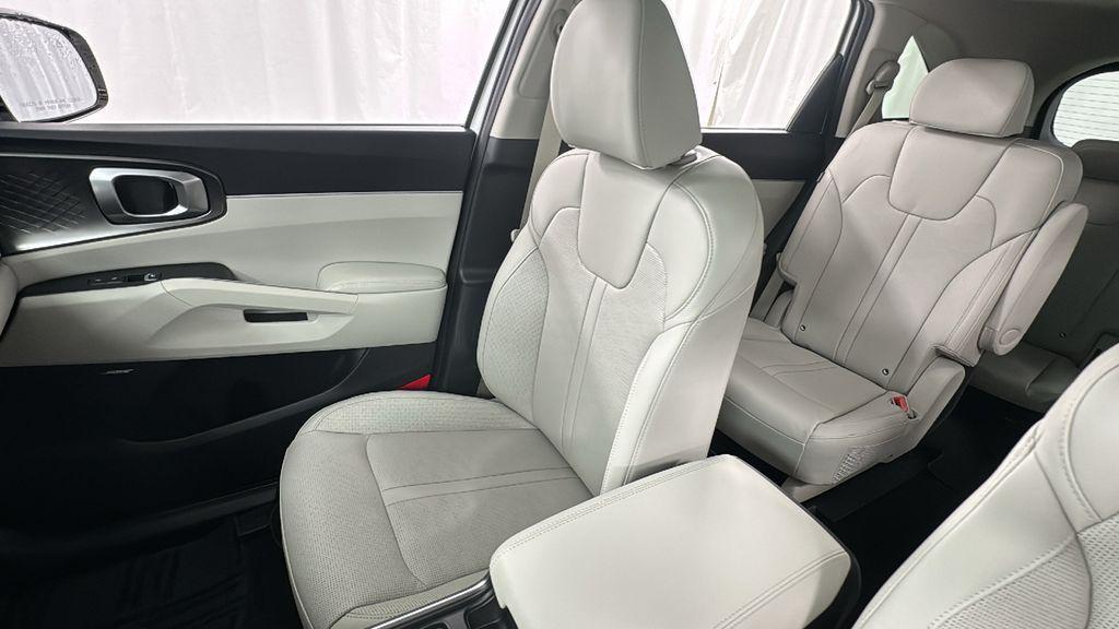 new 2026 Kia Sorento Hybrid car, priced at $40,978