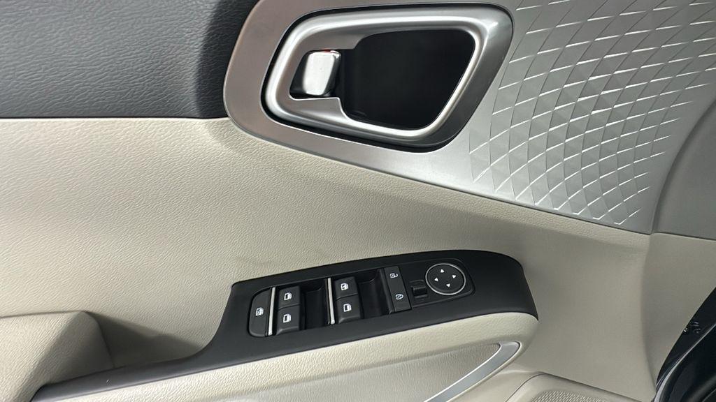 new 2025 Kia Soul car, priced at $19,098