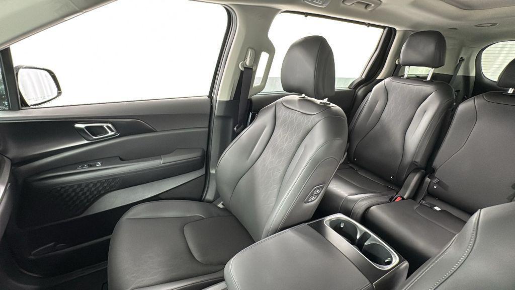 new 2026 Kia Carnival Hybrid car, priced at $47,048
