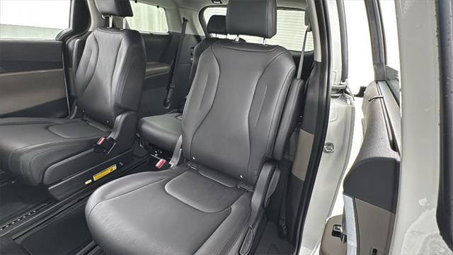 new 2026 Kia Carnival Hybrid car, priced at $39,987