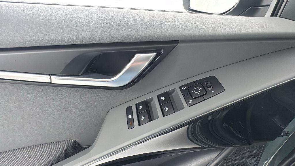 new 2025 Kia Niro car, priced at $26,878