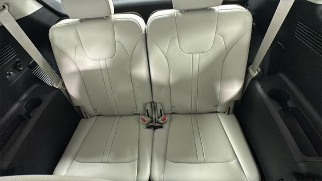 new 2025 Kia Sorento car, priced at $32,501