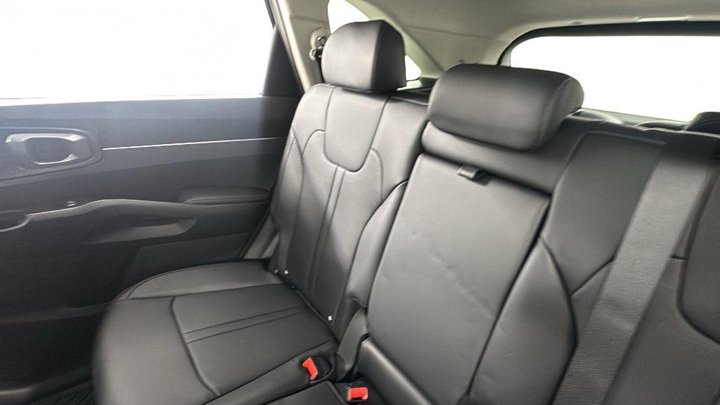 new 2026 Kia Sorento Hybrid car, priced at $38,757