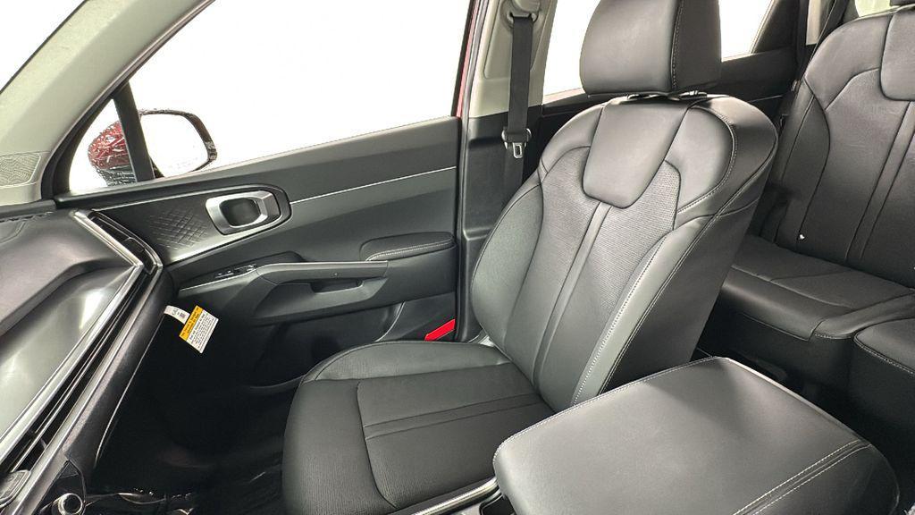 new 2025 Kia Sorento car, priced at $32,681
