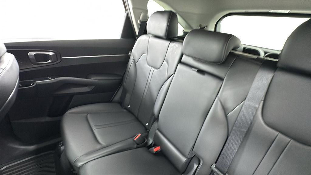 new 2025 Kia Sorento car, priced at $32,681