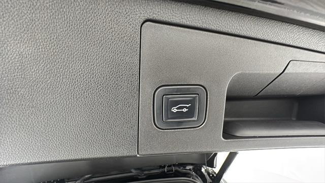 used 2023 Cadillac XT4 car, priced at $33,496
