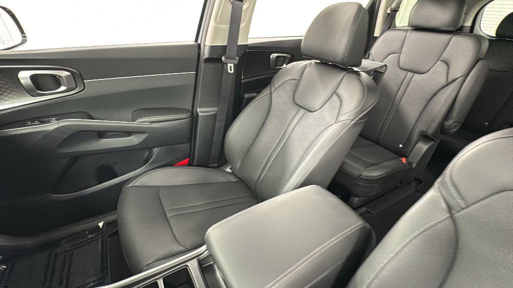new 2025 Kia Sorento car, priced at $35,278