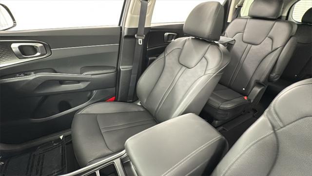 new 2025 Kia Sorento car, priced at $33,578