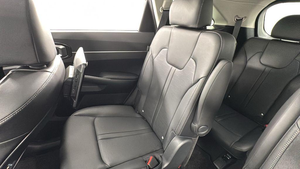 new 2025 Kia Sorento car, priced at $35,278