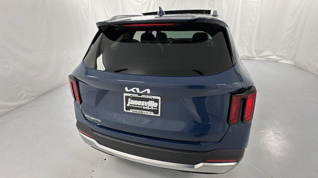new 2025 Kia Sorento car, priced at $35,278