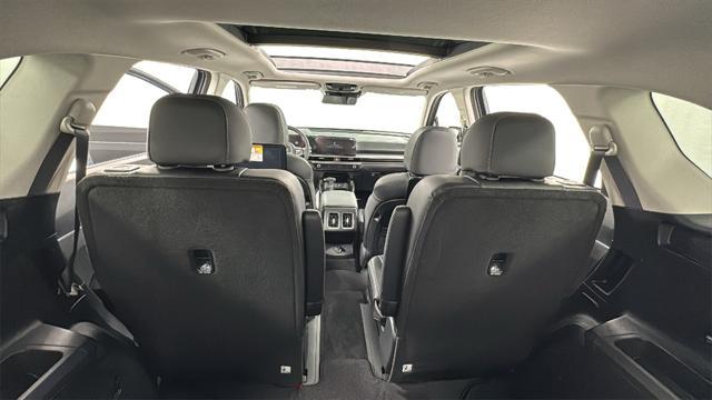 new 2025 Kia Sorento car, priced at $33,578
