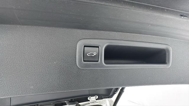 used 2023 Toyota Highlander car, priced at $39,998