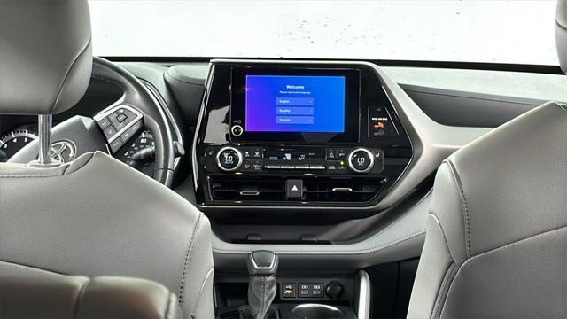 used 2023 Toyota Highlander car, priced at $39,998