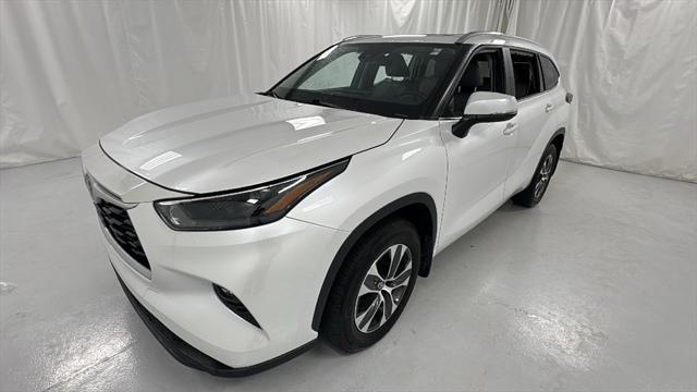 used 2023 Toyota Highlander car, priced at $39,998