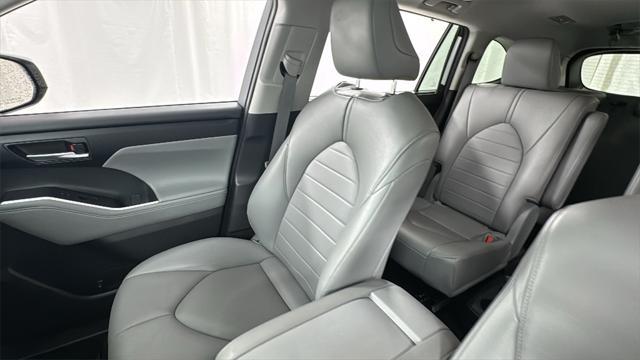 used 2023 Toyota Highlander car, priced at $39,998