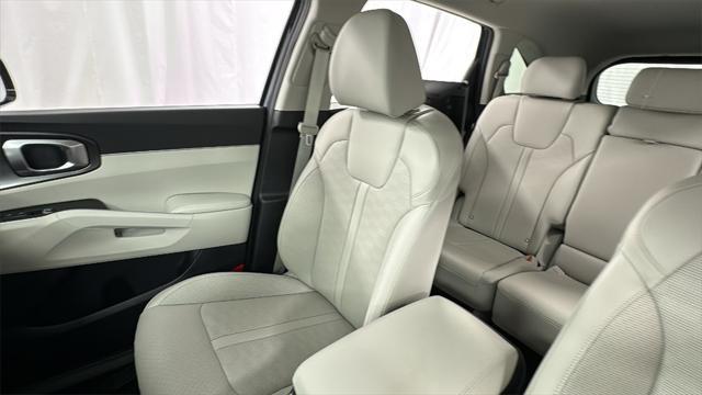 new 2025 Kia Sorento car, priced at $33,187