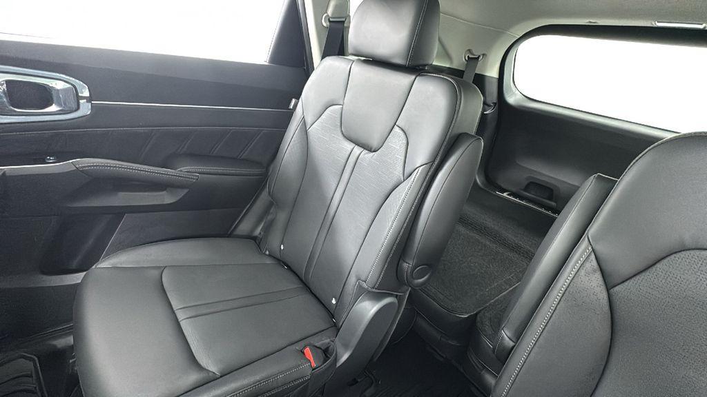new 2025 Kia Sorento car, priced at $38,007