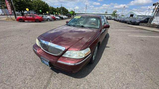 used 2004 Lincoln Town Car car, priced at $4,995