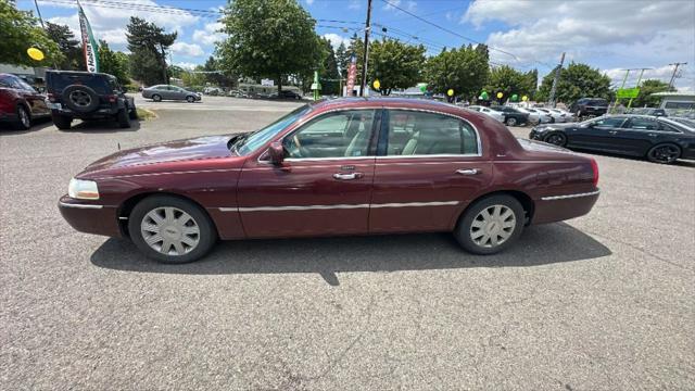 used 2004 Lincoln Town Car car, priced at $4,995